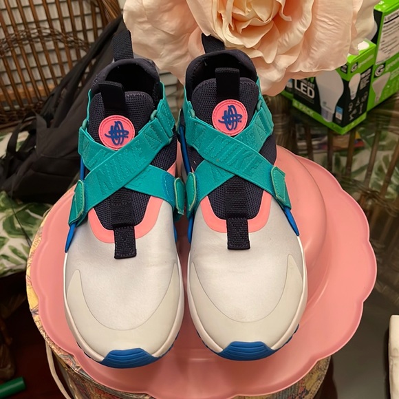 huaraches white blue pink